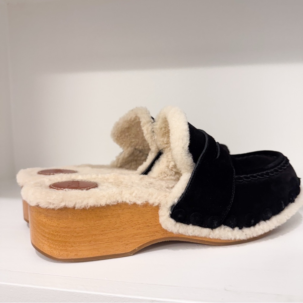 CHLOÉ Joy Suede & Shearling Clogs - Picture 12 of 15